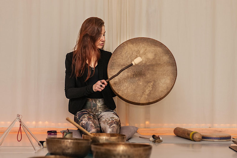 Yoga, Sound Healing and Hypnotherapy for Sacral Chakra lenka 800px