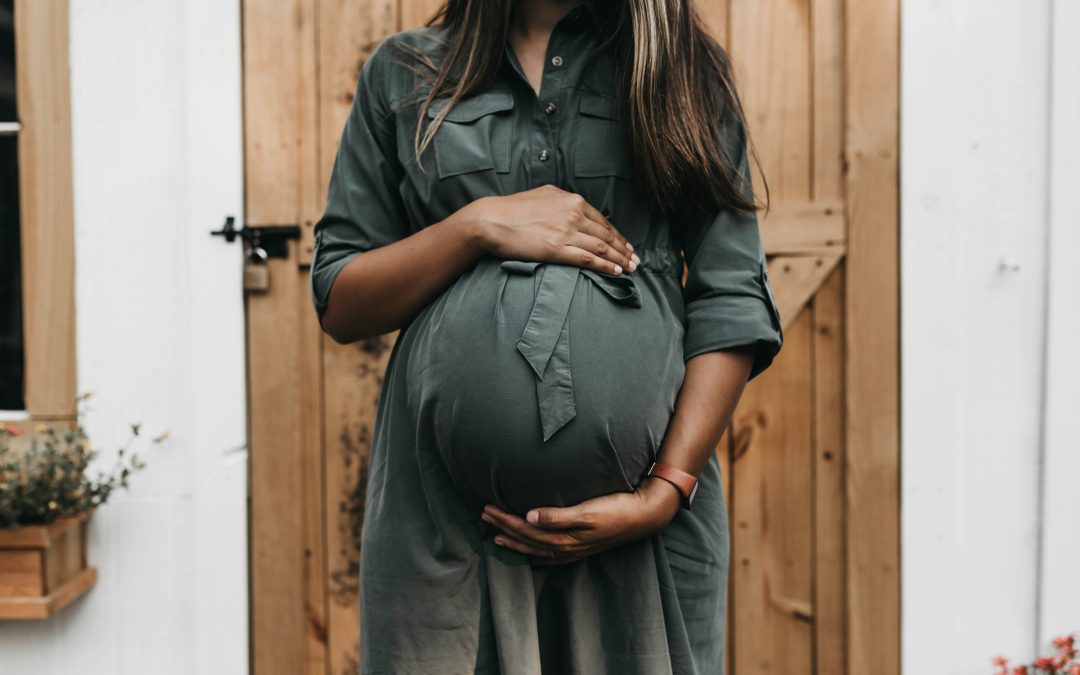 Pregnancy wellness, how to ease discomfort during your pregnancy and prepare for a natural birth. Pro tips from a women’s health physiotherapist.